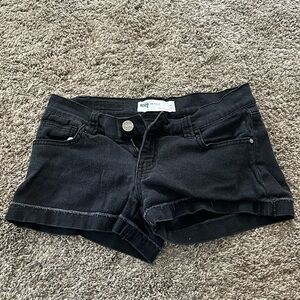 Brand RSQ size 5 Malibu short black jean shorts